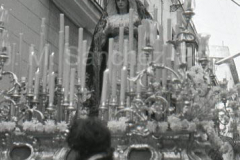 Salida de la Virgen a la Parroquia de la Palma, en el Paso del Cristo. 1 de Noviembre de 1975