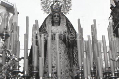 Salida de la Virgen a la Parroquia de la Palma, en el Paso del Cristo. 1 de Noviembre de 1975