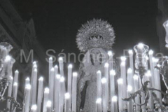 Salida de la Virgen a la Parroquia de la Palma, en el Paso del Cristo. 1 de Noviembre de 1975