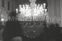 Salida de la Virgen a la Parroquia de la Palma, en el Paso del Cristo. 1 de Noviembre de 1975