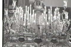 Salida de la Virgen a la Parroquia de la Palma, en el Paso del Cristo. 1 de Noviembre de 1975