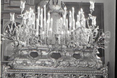 Salida de la Virgen a la Parroquia de la Palma, en el Paso del Cristo. 1 de Noviembre de 1975