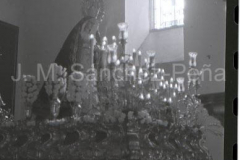 Salida de la Virgen a la Parroquia de la Palma, en el Paso del Cristo. 1 de Noviembre de 1975