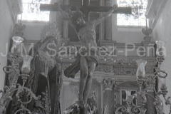 Nuestros Titulares preparados para la Salida Procesional. 1975